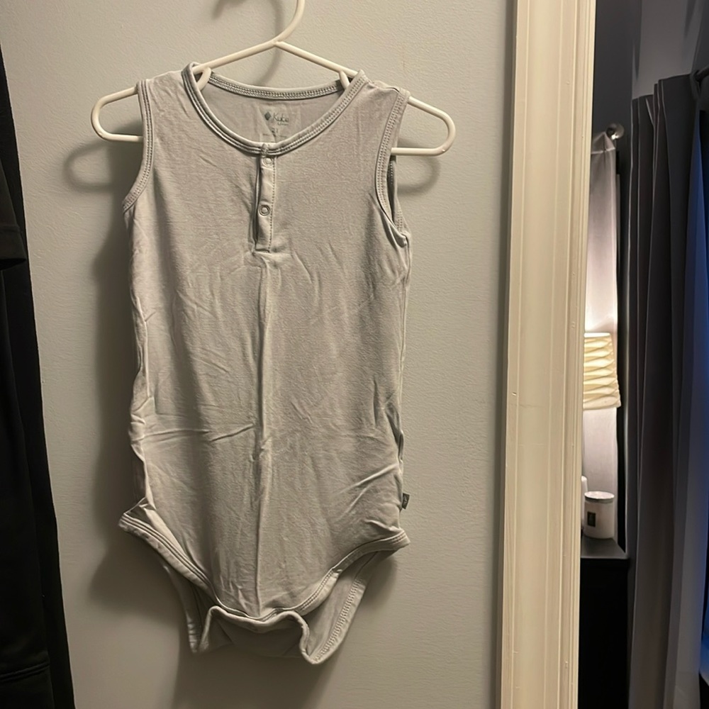 Kyte BABY sleeveless bodysuit